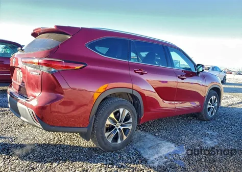 2021 Toyota Highlander Hybrid Xle z USA, uszkodzony, nr VIN 5TDHBRCH7MS061948